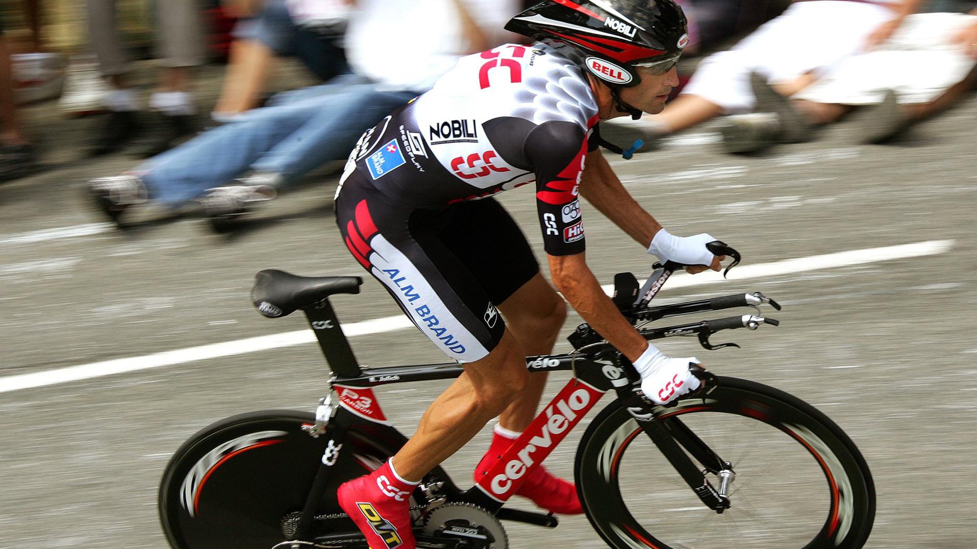 车迷体验升级:虚拟赛道互动新尝试,虚拟车辆